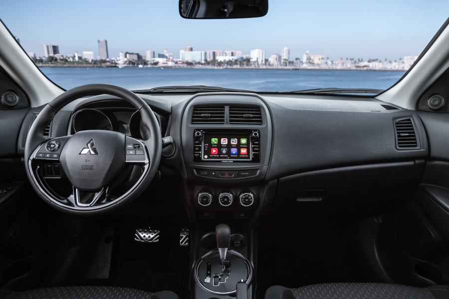 Торпедо Mitsubishi Outlander Sport Limited Edition 2017 года  (фото 6 из 19)